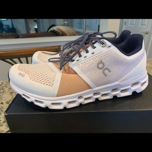 On Cloudstratus Running Shoe